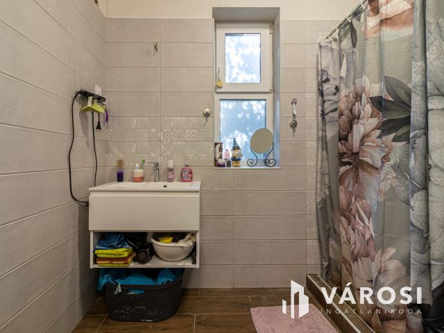 5 szoba + nappalis jó állapotú családi ház Gyömrőn!