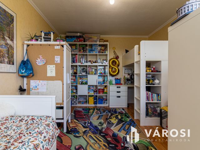 47 + 4,5 m2-es jó állapotú lakás a Zsókavár utcában!