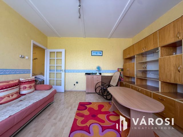 Gorkij tetőn 1+2 félszobás, gáz-cirkós lakás eladó!