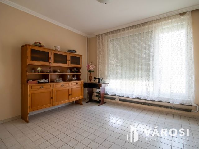 Jó állapotú nappali + 3 szobás családi ház Magyaralmáson