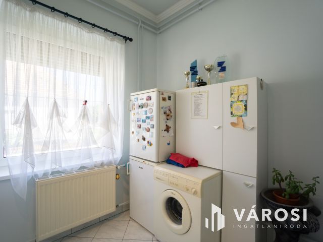 Kedves kis ház frekventált helyen, vállalkozási céllal is