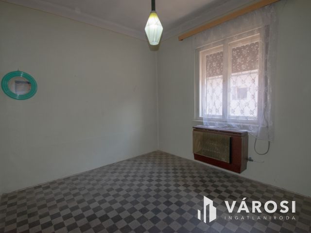 Győr-Szentivánon családi ház, dupla garázzsal