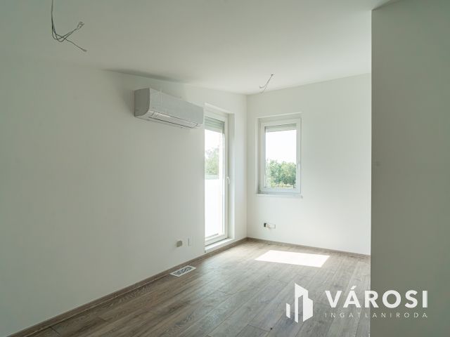 Ultramodern családi ház nem kicsi tetőterasszal
