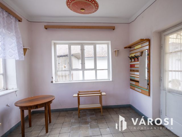 Jó állapotú vályogház Kisteleken eladó