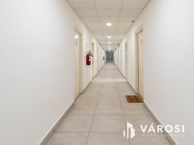 Földszinti, 16 m2-es iroda kiadó Fáy utcai irodaépületben