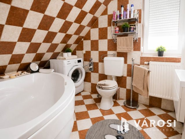 Igényes sorházi lakás saját kerttel Győr-Ménfőcsanakon