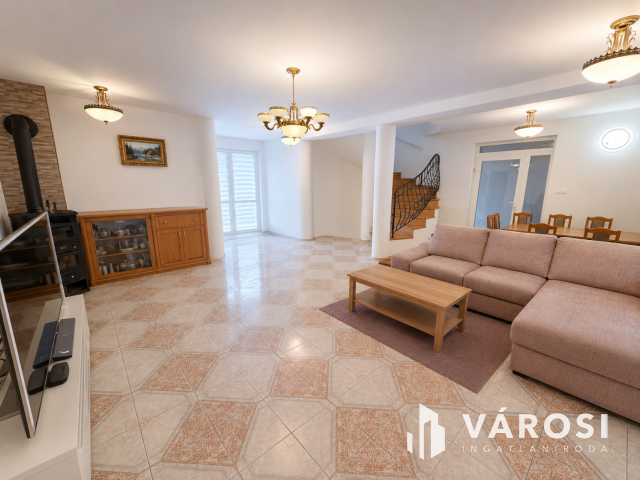 Fantáziában és lehetőségekben gazdag Villa Diósdon