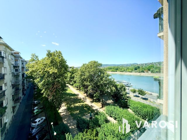 Minden igényt kielégítő, dunai panorámás, prémium otthon