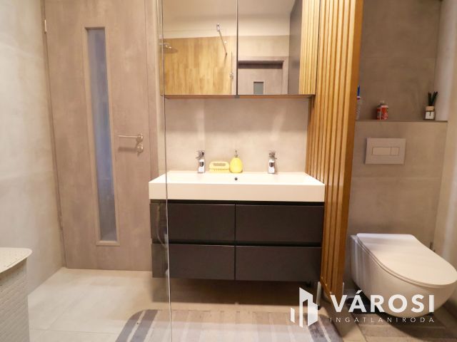Felújított belvárosi lakás