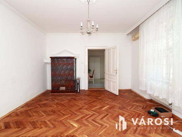 Családi otthon, vállalkozás egy helyen a belváros szívében!