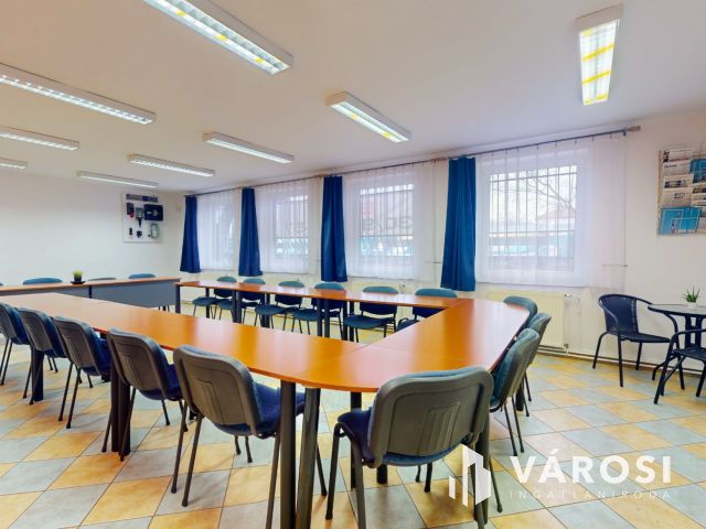Üzleti iroda, raktár, műhely 4db parkolóval, pincével eladó