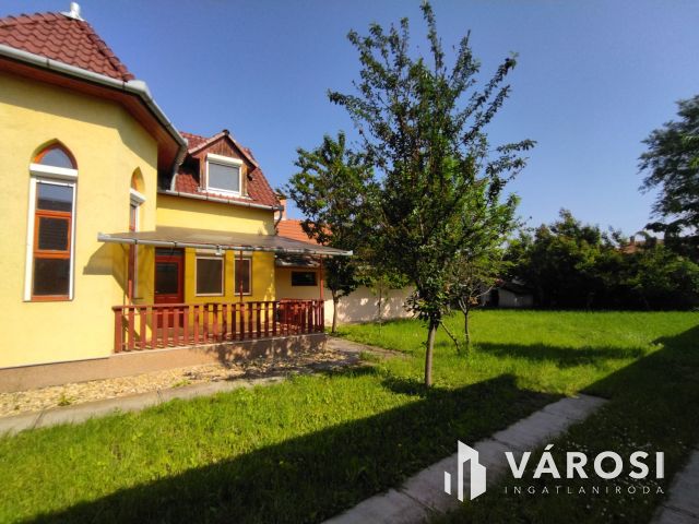 Családi ház kiadó a Szőlő utcában!