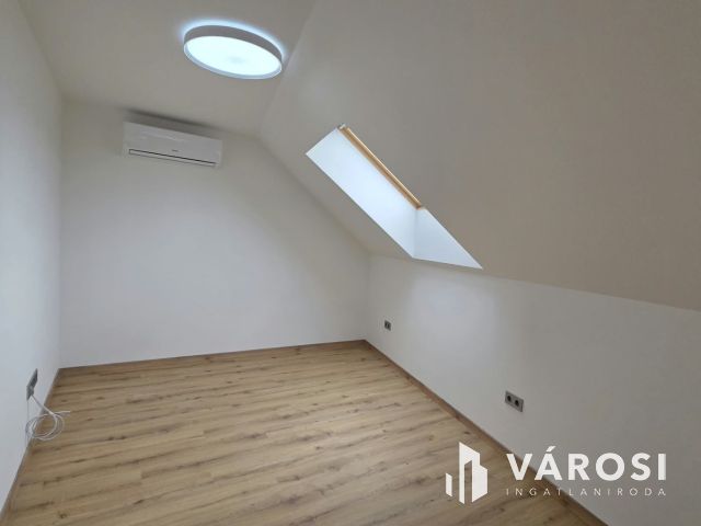 Belvárosi élet egy modern új építésű lakásban-Debrecen