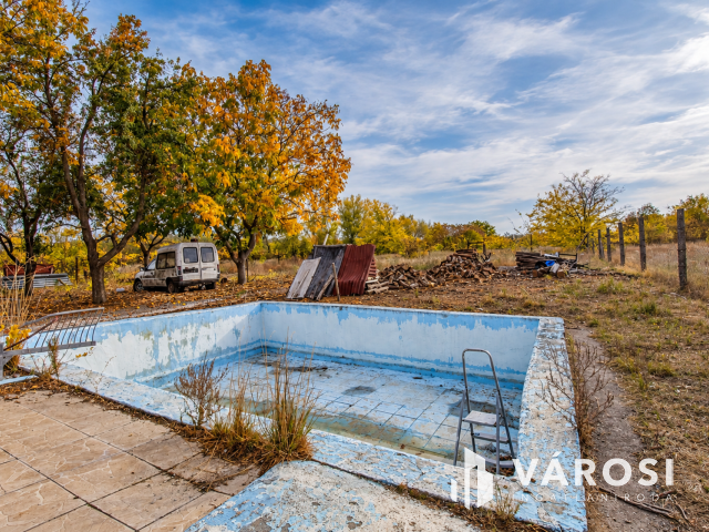 Szomszédok nélküli nyugalom, hétvégi ház Tura külterületén