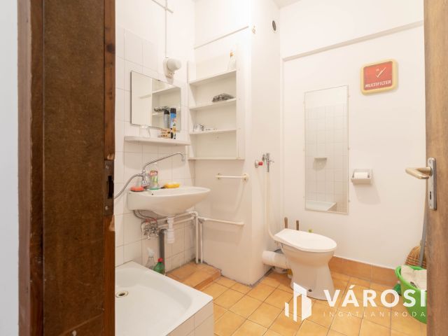 Utcafronti, kirakatos, 55 m2-es üzlet a Béke utca közelében