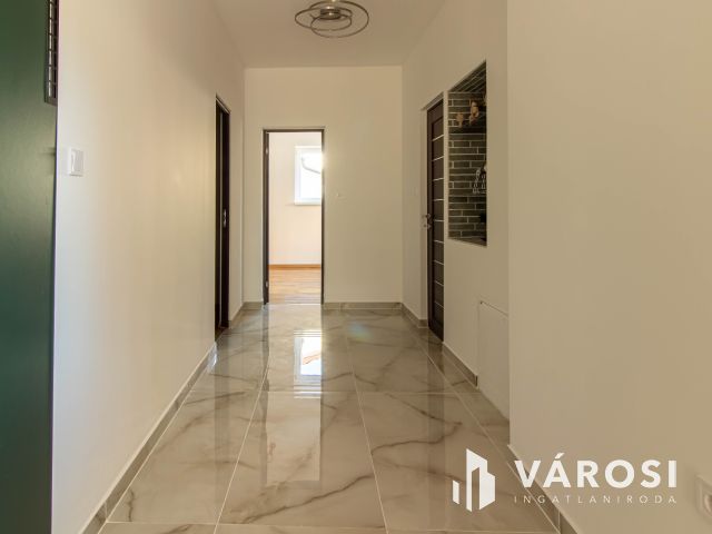 Két lakrész, teljjesen ujászületett otthon Piliscséven